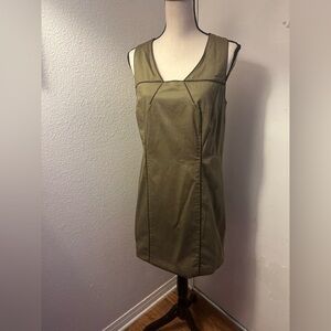 Attention Green Sleeveless V-Neck Sheath Dress